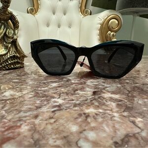 Chic Black Sunglasses -NWT